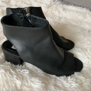 Cute peekaboo ankle boots - 4 Seasons!